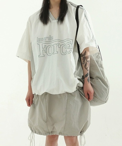 LYEON(リヨン)の「ユニフォームデザイントップス/ナイロンプルオーバー(Tシャツ/カットソー・レディース・ブラック/オフホワイト/ネイビー・FREE)」の6枚目の写真