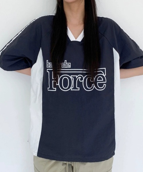 LYEON(リヨン)の「ユニフォームデザイントップス/ナイロンプルオーバー(Tシャツ/カットソー・レディース・ブラック/オフホワイト/ネイビー・FREE)」の12枚目の写真
