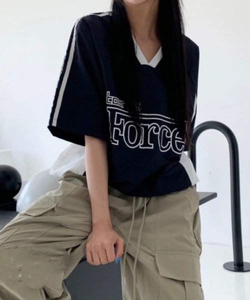 LYEON(リヨン)の「ユニフォームデザイントップス/ナイロンプルオーバー(Tシャツ/カットソー・レディース・ブラック/オフホワイト/ネイビー・FREE)」の14枚目の写真