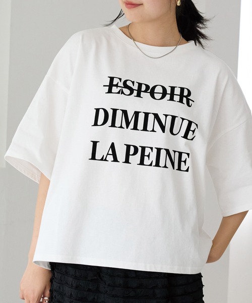 LAVEANGE(ラビアンジェ)の「フロッキーロゴプリントTシャツ(Tシャツ/カットソー・レディース・ホワイト/オフホワイト/チャコールグレー・M/LL/3L/4L/5L)」の2枚目の写真