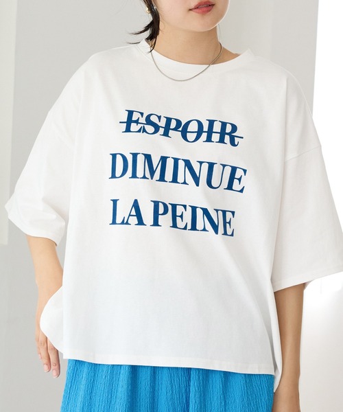 LAVEANGE(ラビアンジェ)の「フロッキーロゴプリントTシャツ(Tシャツ/カットソー・レディース・ホワイト/オフホワイト/チャコールグレー・M/LL/3L/4L/5L)」の1枚目の写真