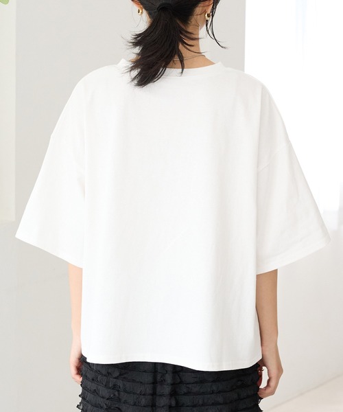 LAVEANGE(ラビアンジェ)の「フロッキーロゴプリントTシャツ(Tシャツ/カットソー・レディース・ホワイト/オフホワイト/チャコールグレー・M/LL/3L/4L/5L)」の6枚目の写真