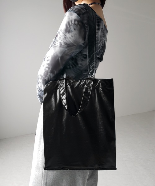 me+em select(ミームセレクト)の「※※【 2color 】ソフトレザースクエアショルダートートバッグ / soft leather square shoulder tote bag(ショルダーバッグ・レディース・ブラック/シルバー・FREE)」の15枚目の写真