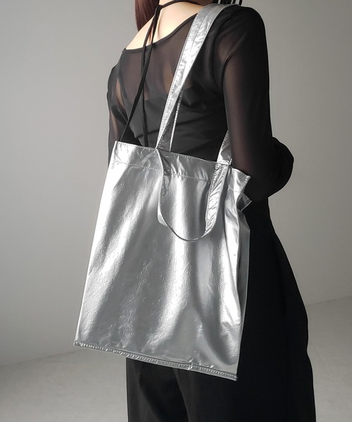 me+em select(ミームセレクト)の「※※【 2color 】ソフトレザースクエアショルダートートバッグ / soft leather square shoulder tote bag(ショルダーバッグ・レディース・ブラック/シルバー・FREE)」の6枚目の写真