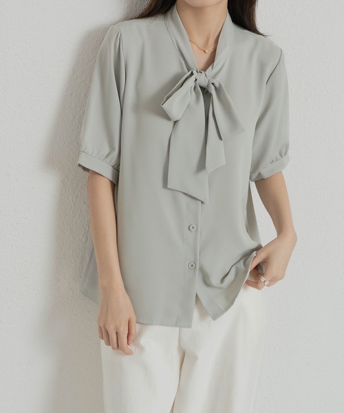 MAISON DE THERESE（メゾン ド テレーズ）の「リボン付きシフォン半袖シャツ（シャツ/ブラウス・レディース・グレイッシュブルー/ホワイト/ピンク・S/M/L）」の2枚目の写真