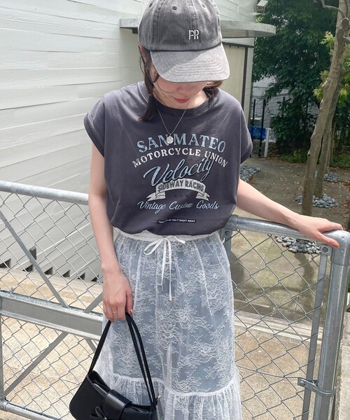 fredy emue(フレディエミュ)の「フレンチスリーブプリントTシャツ(Tシャツ/カットソー・レディース・ブラウン/チャコールグレー/オフホワイト・38)」の3枚目の写真