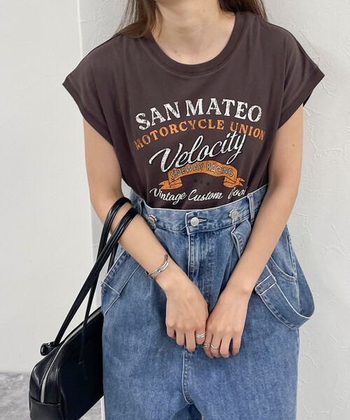 fredy emue(フレディエミュ)の「フレンチスリーブプリントTシャツ(Tシャツ/カットソー・レディース・ブラウン/チャコールグレー/オフホワイト・38)」の11枚目の写真