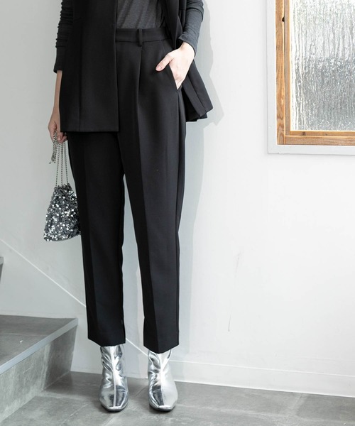 OPAQUE.CLIP（オペークドットクリップ）の「スリットテーパードパンツ／セットアップ対応【洗濯機洗い可】（その他パンツ・レディース・ブラウン系その他/ブラック・40/38/36/42）」の2枚目の写真