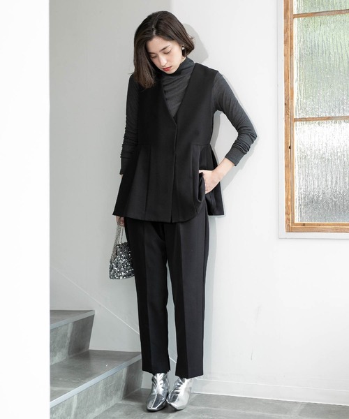 OPAQUE.CLIP（オペークドットクリップ）の「スリットテーパードパンツ／セットアップ対応【洗濯機洗い可】（その他パンツ・レディース・ブラウン系その他/ブラック・40/38/36/42）」の4枚目の写真