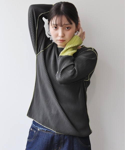Meli rich（メリーリッチ）の「プリーツ配色プルオーバー（Tシャツ/カットソー・レディース・アイボリー/ブラック/ネイビー/ブラック系その他/ブルー系その他/ホワイト系その他/チャコールグレー/グレー/ブルー系その他2・FREE）」の5枚目の写真