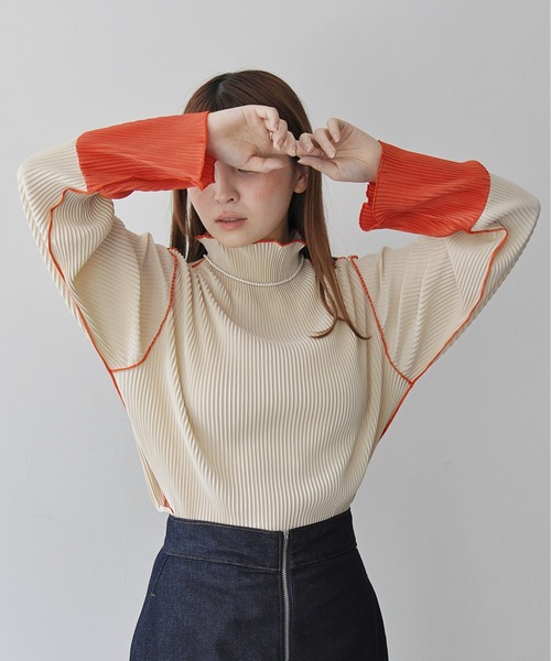 Meli rich（メリーリッチ）の「プリーツ配色プルオーバー（Tシャツ/カットソー・レディース・アイボリー/ブラック/ネイビー/ブラック系その他/ブルー系その他/ホワイト系その他・FREE）」の2枚目の写真