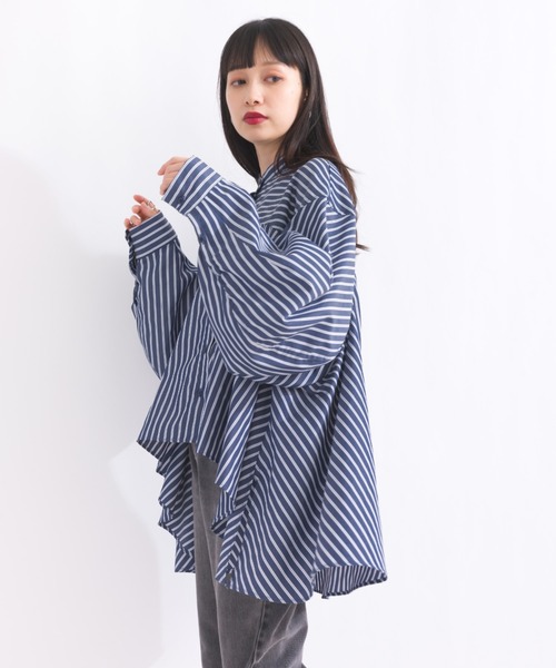 terrace(テラス)の「ドレープフレアーシャツブラウス(シャツ/ブラウス・レディース・オフホワイト/ストライプ・MEDIUM)」の2枚目の写真