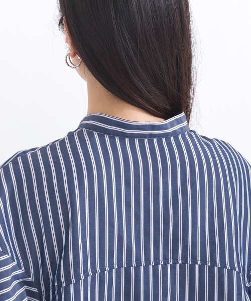 terrace(テラス)の「ドレープフレアーシャツブラウス(シャツ/ブラウス・レディース・オフホワイト/ストライプ・MEDIUM)」の7枚目の写真