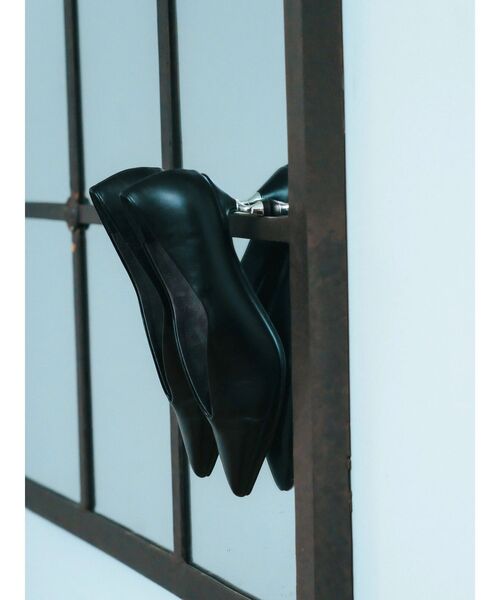 YECCA VECCA(イェッカヴェッカ)の「Vカットメタルヒールパンプス(パンプス・レディース・シルバー系その他/アイボリー/ブラック・22.5cm/23.5cm/24.5cm)」の21枚目の写真