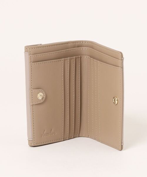 dazzlin（ダズリン）の「dazzlin/ダズリン　シュリンク×スムース　切り替え　二つ折りウォレット（財布・レディース・ベージュ系その他/ブルーグレー/ブラック/アイボリー・FREE）」の9枚目の写真