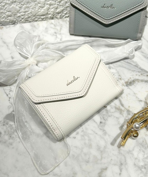 dazzlin（ダズリン）の「dazzlin/ダズリン　シュリンク×スムース　切り替え　二つ折りウォレット（財布・レディース・ベージュ系その他/ブルーグレー/ブラック/アイボリー・FREE）」の2枚目の写真