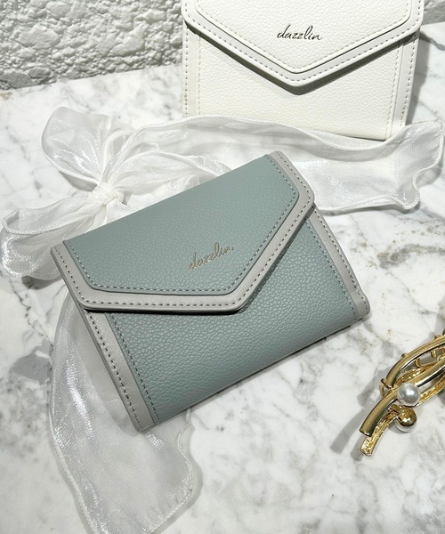 dazzlin（ダズリン）の「dazzlin/ダズリン　シュリンク×スムース　切り替え　二つ折りウォレット（財布・レディース・ベージュ系その他/ブルーグレー/ブラック/アイボリー・FREE）」の3枚目の写真