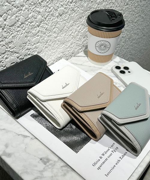 dazzlin（ダズリン）の「dazzlin/ダズリン　シュリンク×スムース　切り替え　二つ折りウォレット（財布・レディース・ベージュ系その他/ブルーグレー/ブラック/アイボリー・FREE）」の18枚目の写真