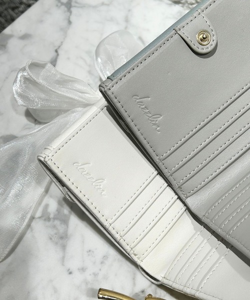 dazzlin（ダズリン）の「dazzlin/ダズリン　シュリンク×スムース　切り替え　二つ折りウォレット（財布・レディース・ベージュ系その他/ブルーグレー/ブラック/アイボリー・FREE）」の21枚目の写真