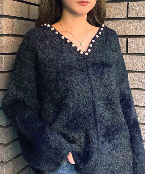 NANEA(ナネア)の「パール付きVネックニットプルオーバー(ニット/セーター・レディース・ブルー/ピンク/ブラック/ホワイト・フリー)」の7枚目の写真