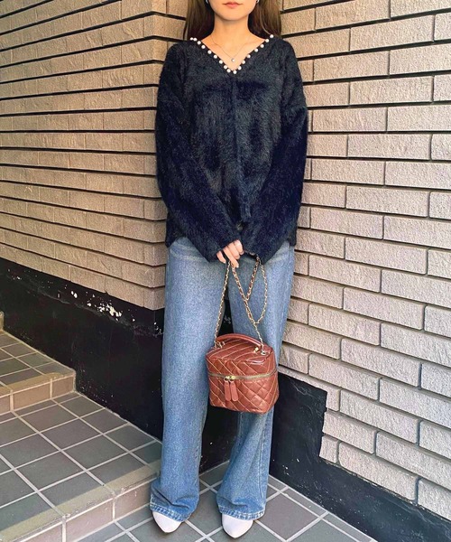 NANEA(ナネア)の「パール付きVネックニットプルオーバー(ニット/セーター・レディース・ブルー/ピンク/ブラック/ホワイト・フリー)」の6枚目の写真