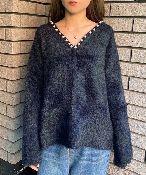 NANEA(ナネア)の「パール付きVネックニットプルオーバー(ニット/セーター・レディース・ブルー/ピンク/ブラック/ホワイト・フリー)」の5枚目の写真