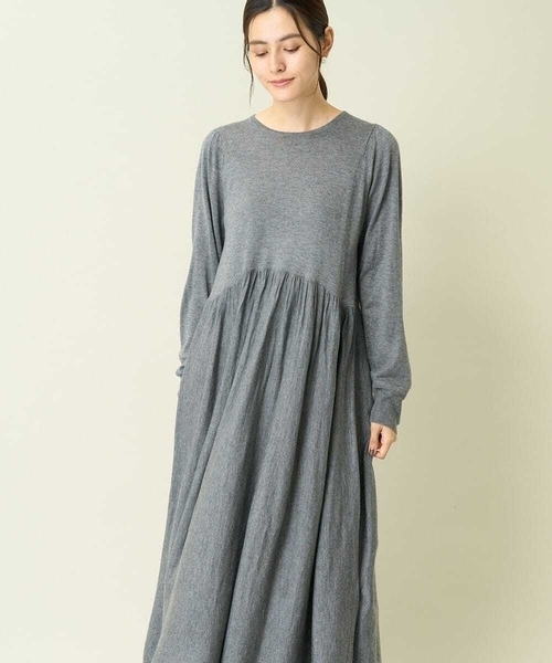 a.v.v(アーヴェヴェ)の「ギャザーニットワンピース(ワンピース・レディース・ブラック/グレー・38/36/40)」の15枚目の写真