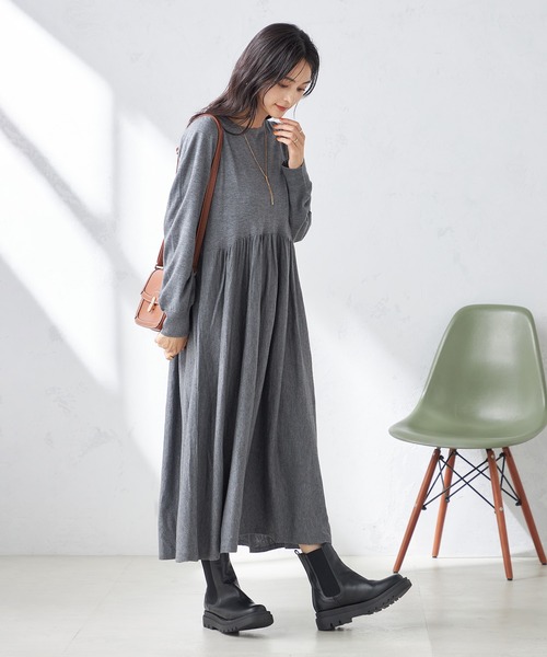 a.v.v(アーヴェヴェ)の「ギャザーニットワンピース(ワンピース・レディース・ブラック/グレー・38/36/40)」の5枚目の写真