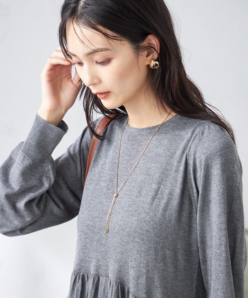 a.v.v(アーヴェヴェ)の「ギャザーニットワンピース(ワンピース・レディース・ブラック/グレー・38/36/40)」の6枚目の写真