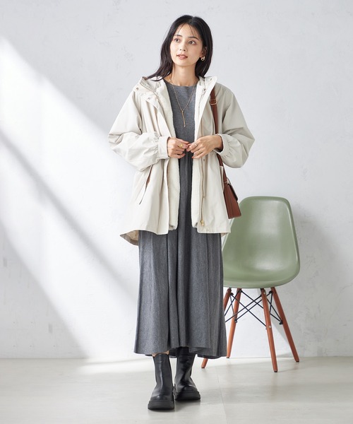 a.v.v(アーヴェヴェ)の「ギャザーニットワンピース(ワンピース・レディース・ブラック/グレー・38/36/40)」の8枚目の写真