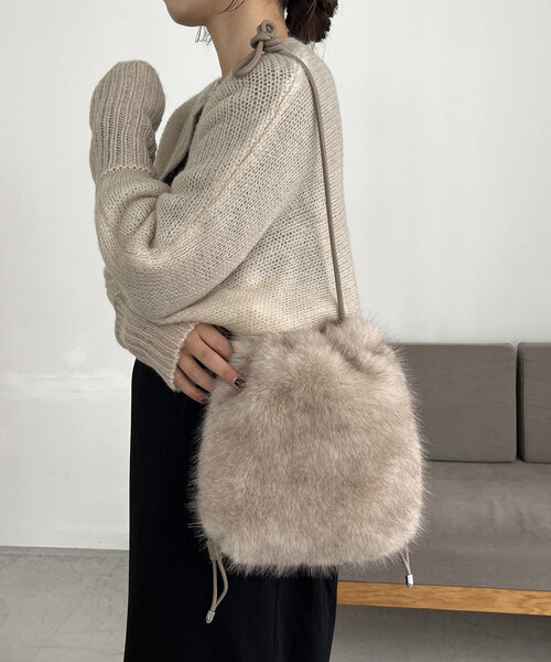 CAPRICIEUX LE'MAGE（カプリシューレマージュ）の「エコファー巾着バッグ（ショルダーバッグ・レディース・アイボリー/モカ/イエロー・FREE）」の4枚目の写真