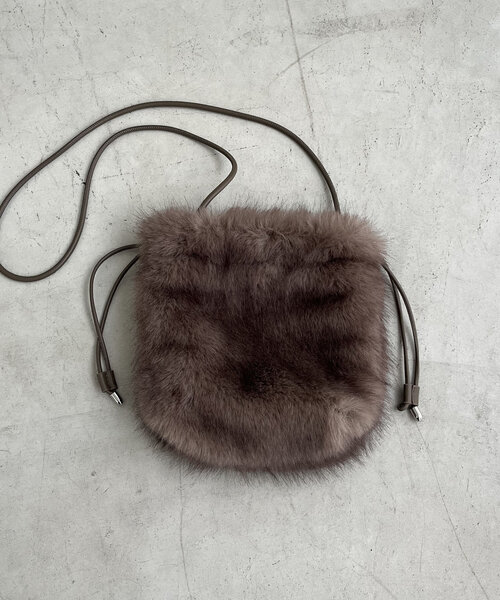 CAPRICIEUX LE'MAGE（カプリシューレマージュ）の「エコファー巾着バッグ（ショルダーバッグ・レディース・アイボリー/モカ/イエロー・FREE）」の9枚目の写真