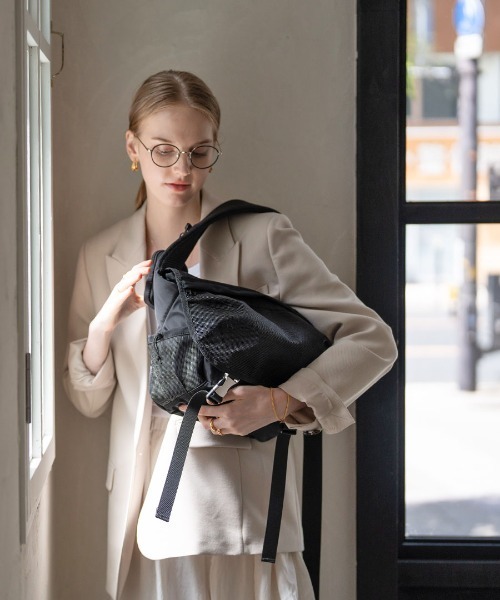 HAYNI(ヘイニ)の「Lekha レカ(ボディバッグ/ウエストポーチ・レディース・ブラック・FREE)」の4枚目の写真