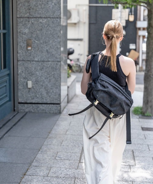 HAYNI(ヘイニ)の「Lekha レカ(ボディバッグ/ウエストポーチ・レディース・ブラック・FREE)」の3枚目の写真