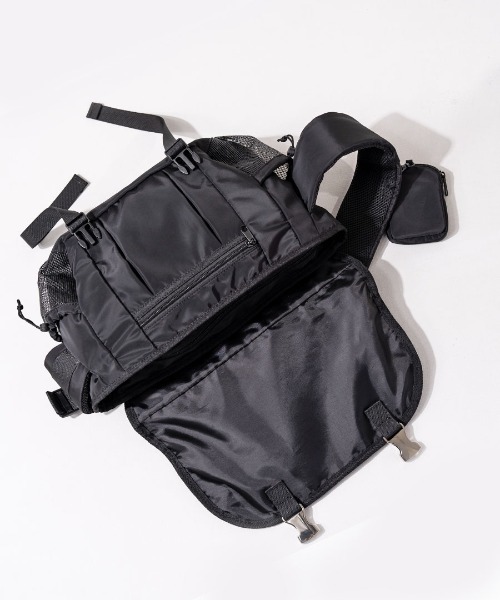 HAYNI(ヘイニ)の「Lekha レカ(ボディバッグ/ウエストポーチ・レディース・ブラック・FREE)」の12枚目の写真