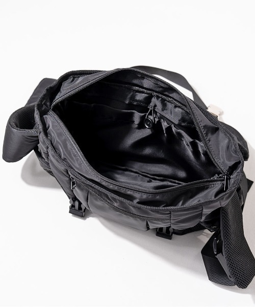 HAYNI(ヘイニ)の「Lekha レカ(ボディバッグ/ウエストポーチ・レディース・ブラック・FREE)」の16枚目の写真