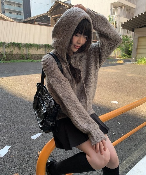 anyonemore（エニワンモア）の「ウール混フード付きルーズニット（パーカー・レディース・アイボリー/グレー・FREE）」の9枚目の写真