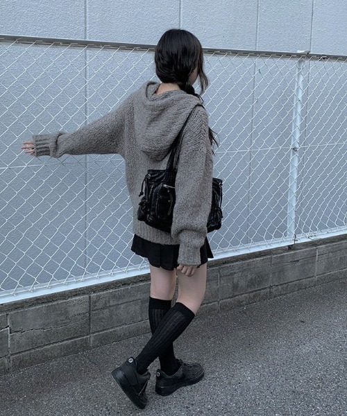 anyonemore（エニワンモア）の「ウール混フード付きルーズニット（パーカー・レディース・アイボリー/グレー・FREE）」の5枚目の写真