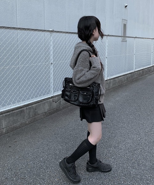 anyonemore（エニワンモア）の「ウール混フード付きルーズニット（パーカー・レディース・アイボリー/グレー・FREE）」の4枚目の写真