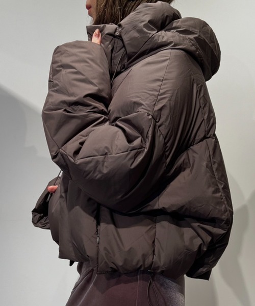 Solace（ソレイス）の「フード付き中綿パフブルゾン（ダウンジャケット/コート・レディース・ブラック/ブラウン・FREE）」の4枚目の写真