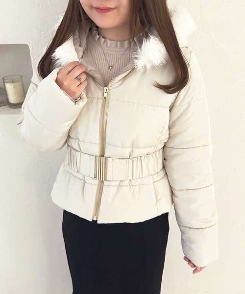 アイボリー ベルト付きジャケット apres jour（アプレジュール）の「ベルト付きフェイクダウンジャケット