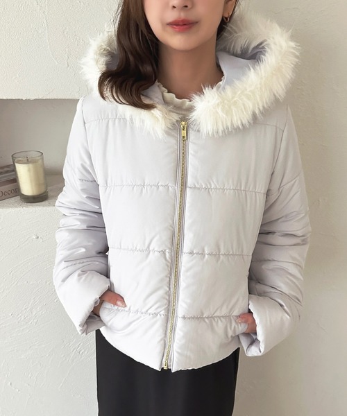 apres jour（アプレジュール）の「ベルト付きフェイクダウンジャケット【ZOZOTOWN限定アイテム】（ダウンジャケット/コート・レディース・ブラック/ライトグレー/オフホワイト・X-LARGE/フリー）」の4枚目の写真