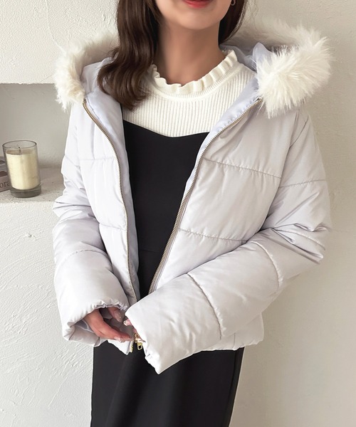 apres jour（アプレジュール）の「ベルト付きフェイクダウンジャケット【ZOZOTOWN限定アイテム】（ダウンジャケット/コート・レディース・ブラック/ライトグレー/オフホワイト・X-LARGE/フリー）」の6枚目の写真