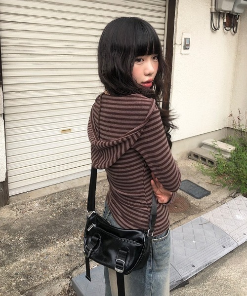 anyonemore（エニワンモア）の「ボーダー柄フード付きニットTシャツ（パーカー・レディース・ブラウン・FREE）」の4枚目の写真