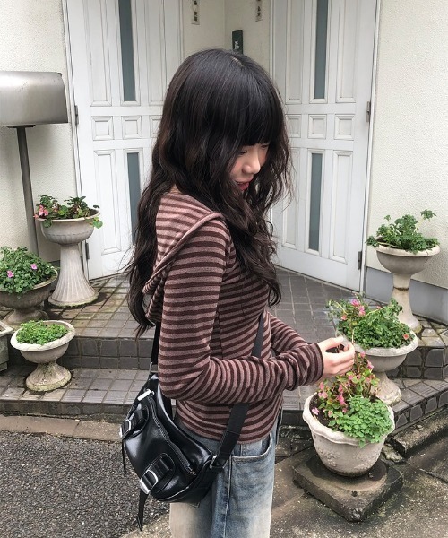 anyonemore（エニワンモア）の「ボーダー柄フード付きニットTシャツ（パーカー・レディース・ブラウン・FREE）」の14枚目の写真