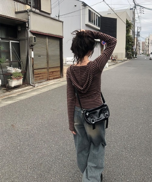 anyonemore（エニワンモア）の「ボーダー柄フード付きニットTシャツ（パーカー・レディース・ブラウン・FREE）」の8枚目の写真