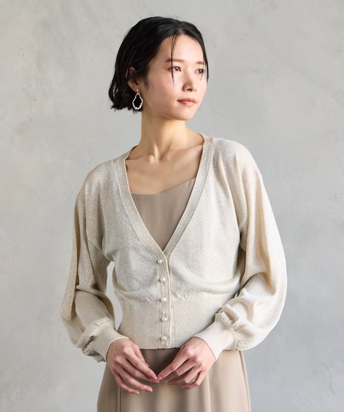 AIMER(エメ)の「Vネックラメニットカーディガン(カーディガン/ボレロ・レディース・ブラック/ベージュ/シルバー・MEDIUM)」の21枚目の写真