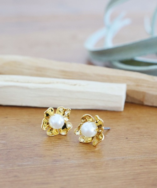 niko and...（ニコアンド）の「メタルパール調コンビフラワーピアス（ピアス（両耳用）・レディース・グレー/イエロー・0）」の2枚目の写真