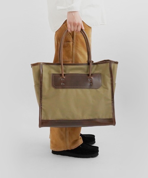 ARTS & CRAFTS(アーツアンドクラフト)の「アーツアンドクラフツ / CORDURA SPAN コーデュラスパン / SQUARE TOTE スクエアトート(トートバッグ・メンズ・ブラック/ダークベージュ・FREE)」の4枚目の写真