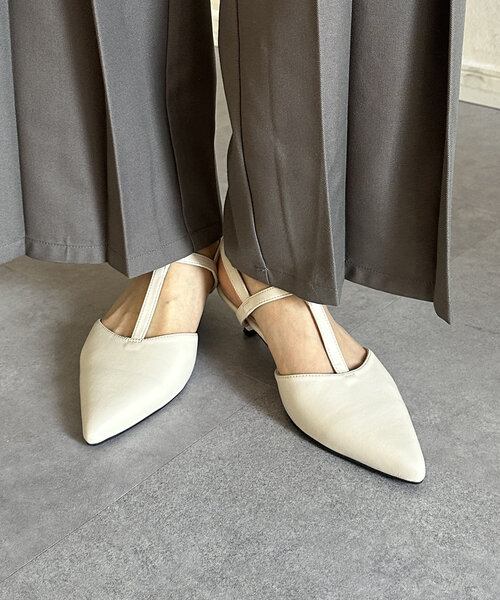 Thevon（ゼボン）の「Tストラップミュール（パンプス・レディース・シルバー/アイボリー/ブラック・M/L）」の4枚目の写真